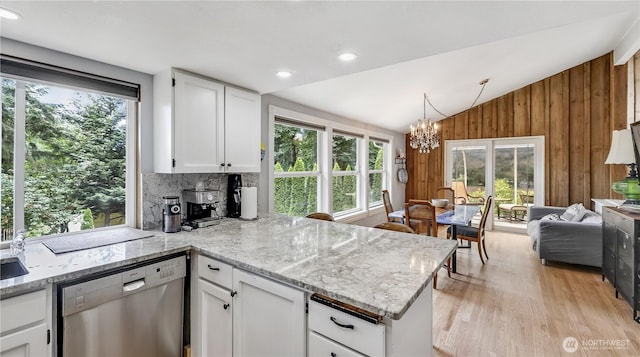12350 SE 96th Pl, Renton, WA 98056 - kitchen with stainless steel dishwasher, lofted ceiling, plenty of natural light, light wood finished floors, and a peninsula