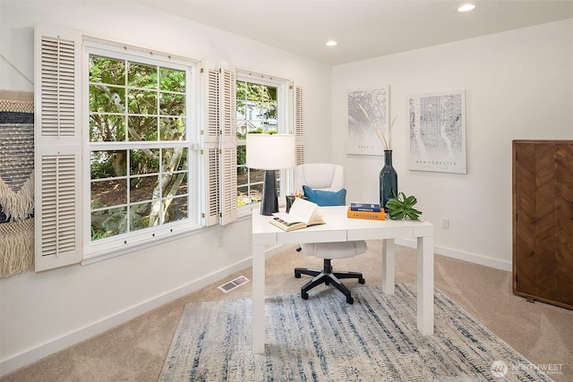 527 16th Ave W, Kirkland, WA 98033 - office with carpet flooring and recessed lighting