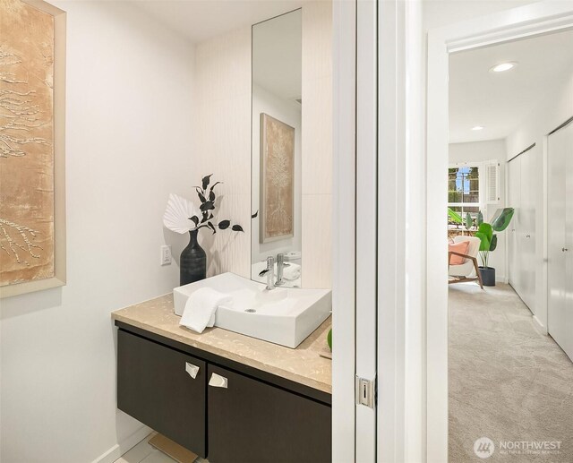 527 16th Ave W, Kirkland, WA 98033 - bathroom featuring vanity and recessed lighting