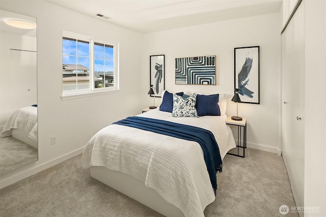 527 16th Ave W, Kirkland, WA 98033 - bedroom featuring carpet floors and a closet
