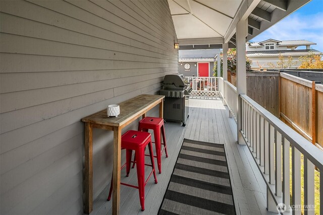 527 16th Ave W, Kirkland, WA 98033 - deck featuring a grill