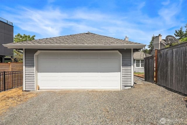 527 16th Ave W, Kirkland, WA 98033 - view of detached garage