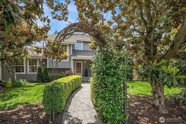 527 16th Ave W, Kirkland, WA 98033 - view of front facade featuring a front yard and a shingled roof