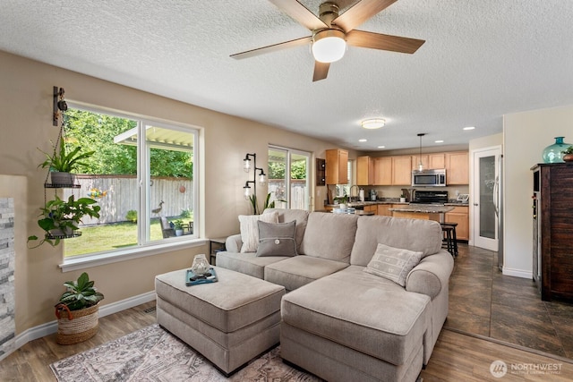 14908 NE 70th St, Vancouver, WA 98682 - living area featuring a textured ceiling, a ceiling fan, and recessed lighting