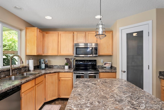 14908 NE 70th St, Vancouver, WA 98682 - kitchen featuring appliances with stainless steel finishes, light brown cabinets, a textured ceiling, hanging light fixtures, and recessed lighting