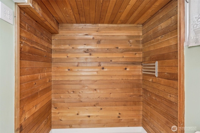 806 SW 126th St, Seattle, WA 98146 - relaxing sauna with wood ceiling and wooden walls