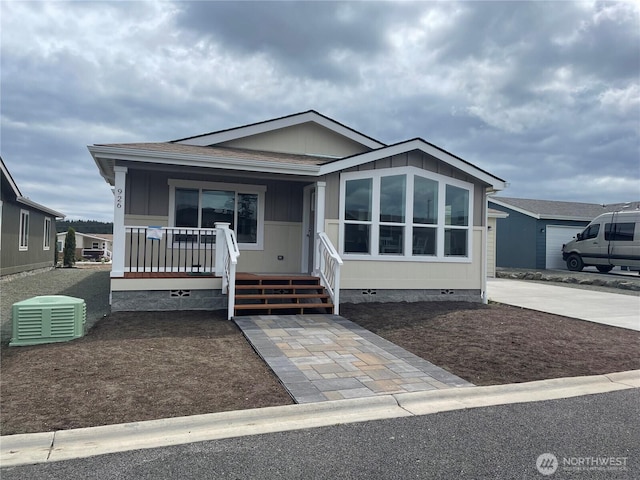 926 N Rock Rose Ave, Sequim, WA 98382 - manufactured / mobile home featuring crawl space, a porch, a shingled roof, and driveway