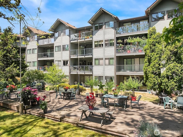 19428 Aurora Ave N Unit 427, Shoreline, WA 98133 - view of apartment building / complex