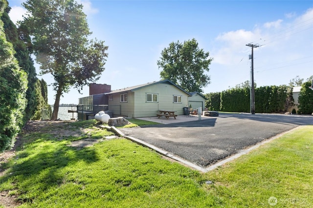 2102 NE Elgin Rd, Moses Lake, WA 98837 - rear view of property featuring a yard and an outdoor structure