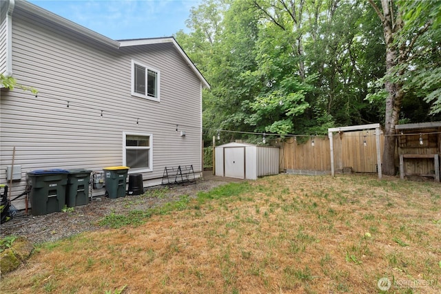 1625 Lincoln St, Bellingham, WA 98229 - view of yard featuring a storage unit