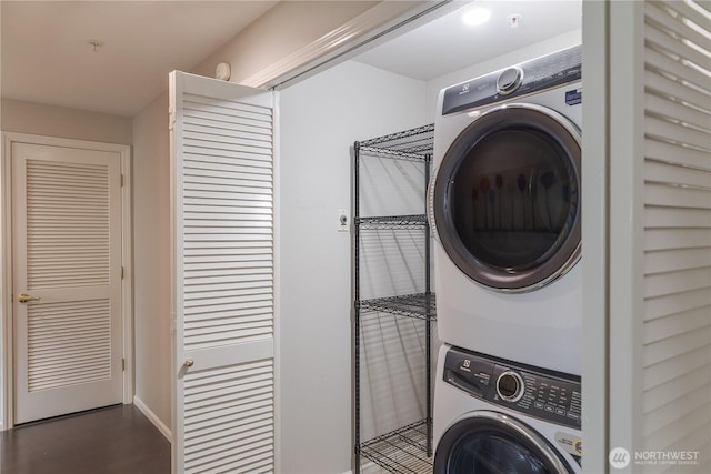 559 Mcgraw St Unit 204, Seattle, WA 98109 - laundry area with stacked washer / drying machine and baseboards