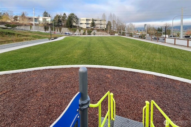12257 137th Pl NE Unit 2901, Redmond, WA 98052 - view of home's community featuring a lawn