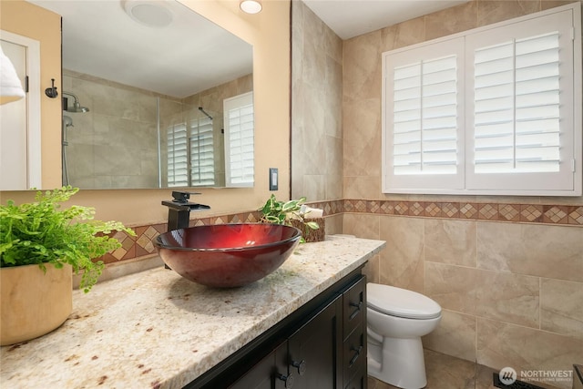 7440 SE 32nd St, Mercer Island, WA 98040 - bathroom featuring vanity, a tile shower, and tile walls