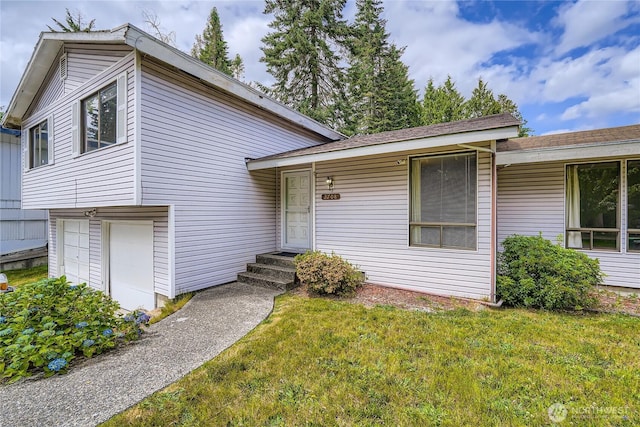 2708 NE 106th Pl, Seattle, WA 98125 - split level home featuring a front yard and an attached garage