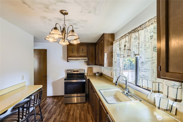 2708 NE 106th Pl, Seattle, WA 98125 - kitchen featuring stainless steel range with electric stovetop, a chandelier, under cabinet range hood, light countertops, and dark wood-style flooring