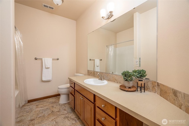 700 Twin Brooks Dr, Mount Vernon, WA 98273 - full bath featuring vanity and shower / bath combo with shower curtain
