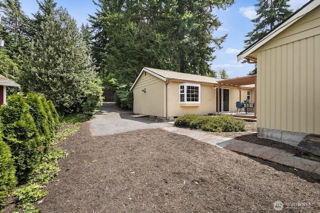 852 NE 194th St, Shoreline, WA 98155 - view of yard with a deck