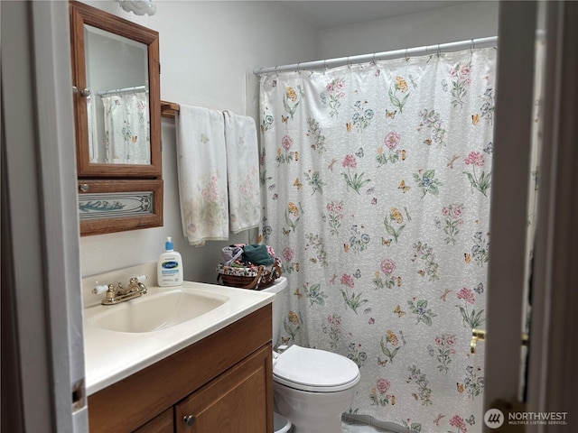 12611 50th Dr SE, Everett, WA 98208 - bathroom with vanity and a shower with curtain