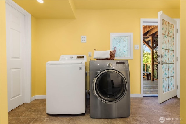 1628 27th Ave, Seattle, WA 98122 - laundry area with independent washer and dryer and baseboards