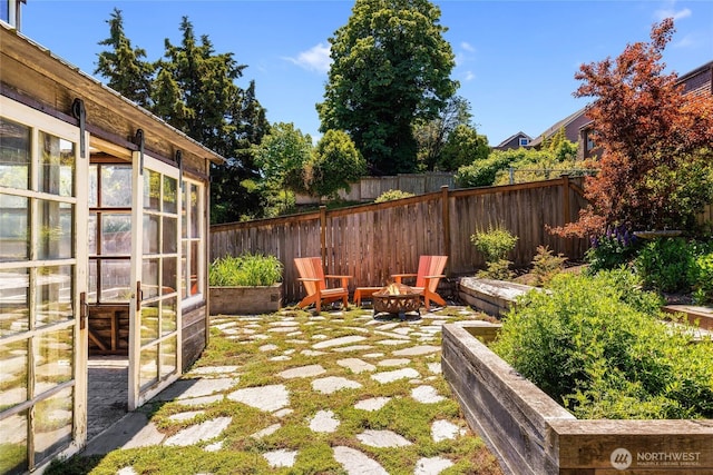 1628 27th Ave, Seattle, WA 98122 - view of yard featuring an outdoor fire pit