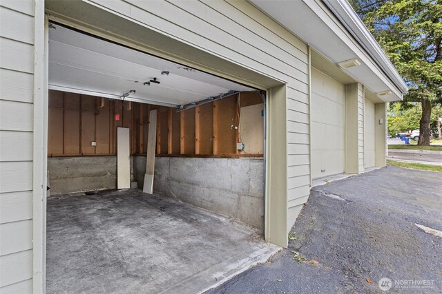 15734 NE 70th Ct Unit 15734, Redmond, WA 98052 - view of garage