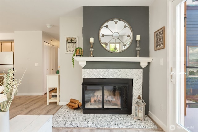 29 Etruria St Unit B505, Seattle, WA 98109 - living room featuring wood finished floors and a tile fireplace