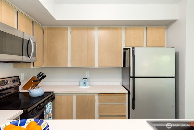 29 Etruria St Unit B505, Seattle, WA 98109 - kitchen featuring stainless steel appliances, light countertops, and light brown cabinetry