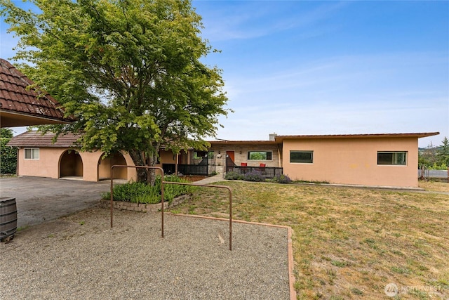 1225 21st St SW, Puyallup, WA 98371 - view of front facade with stucco siding and a front yard