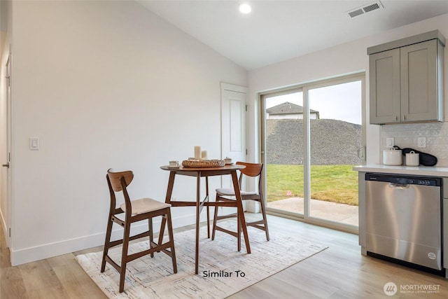 314 N Sandy Loop, Moses Lake, WA 98837 - dining area featuring vaulted ceiling, light wood-style flooring, and recessed lighting