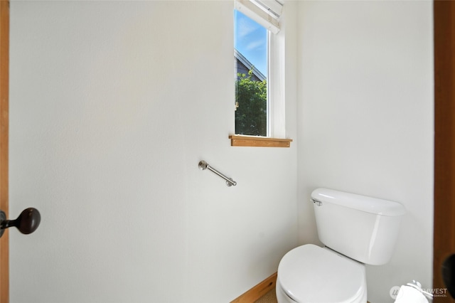 847 SE Covey Ct, College Place, WA 99324 - bathroom featuring toilet