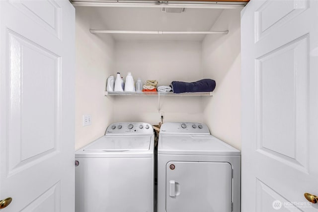 2616 16th St, Bellingham, WA 98229 - laundry area featuring washing machine and clothes dryer