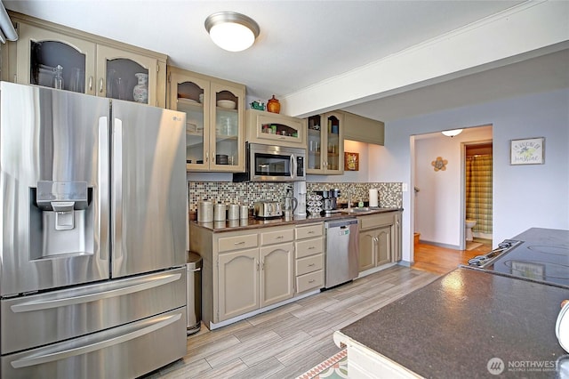 858 Westview Ct, Camano Island, WA 98282 - kitchen with stainless steel appliances, dark countertops, decorative backsplash, and wood tiled floors