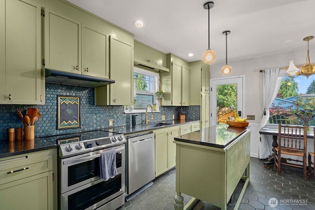 2914 N 15th St, Tacoma, WA 98406 - kitchen featuring stainless steel appliances, under cabinet range hood, green cabinets, dark countertops, and recessed lighting