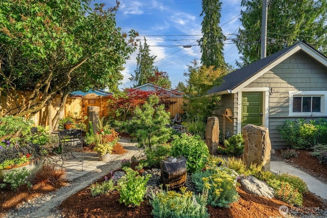 2914 N 15th St, Tacoma, WA 98406 - view of yard with a patio area