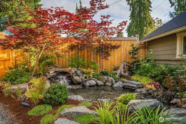 2914 N 15th St, Tacoma, WA 98406 - view of yard with a garden pond