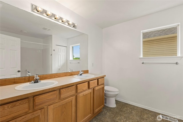 331 Index Ave SE, Renton, WA 98056 - bathroom with double vanity and a shower