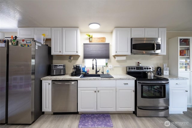 404 W Vine St, Chehalis, WA 98532 - kitchen featuring stainless steel appliances, light wood finished floors, and white cabinetry