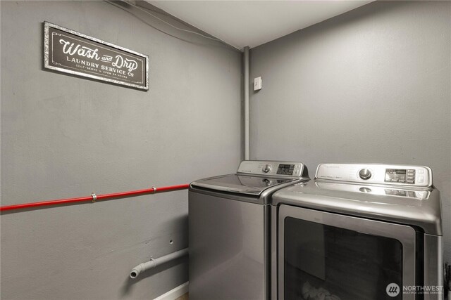 12027 78th Ave S, Seattle, WA 98178 - laundry area featuring independent washer and dryer