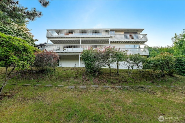 818 179th Pl NE, Bellevue, WA 98008 - back of house featuring a balcony