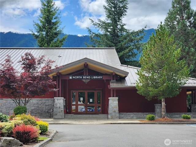133 W 4th St, North Bend, WA 98045 - view of property featuring a mountain view