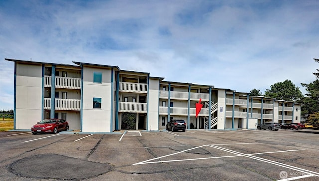 210 26th Street Nw 203&04, Long Beach, WA 98631 - view of apartment building / complex with uncovered parking