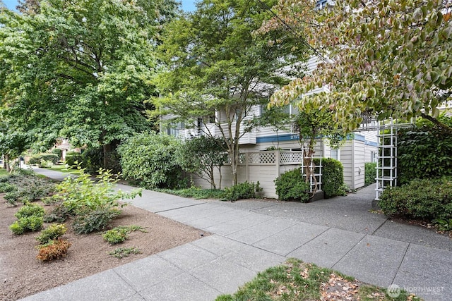 2727 E Franklin Ave E Unit 102, Seattle, WA 98102 - surrounding community