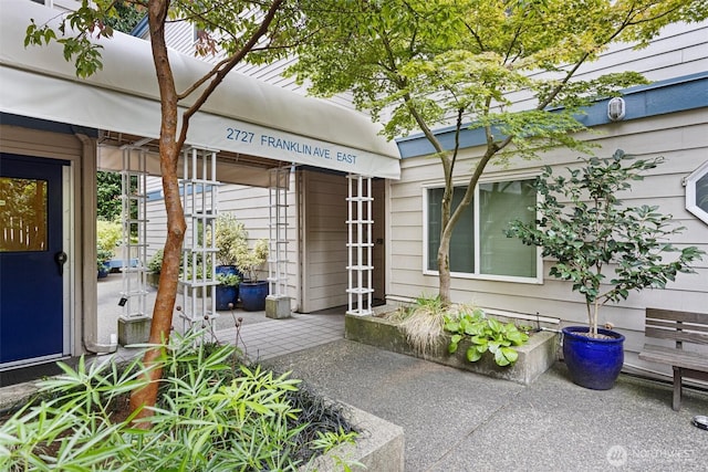 2727 E Franklin Ave E Unit 102, Seattle, WA 98102 - property entrance