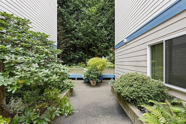 2727 E Franklin Ave E Unit 102, Seattle, WA 98102 - view of patio / terrace
