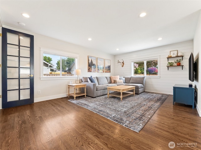 724 6th Ave SW, Puyallup, WA 98371 - living room with plenty of natural light, wood finished floors, and recessed lighting