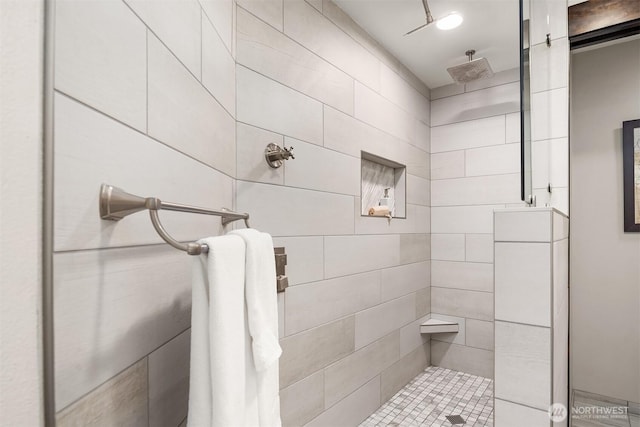 1321 Kossuth Ave, Everett, WA 98203 - full bathroom featuring tiled shower