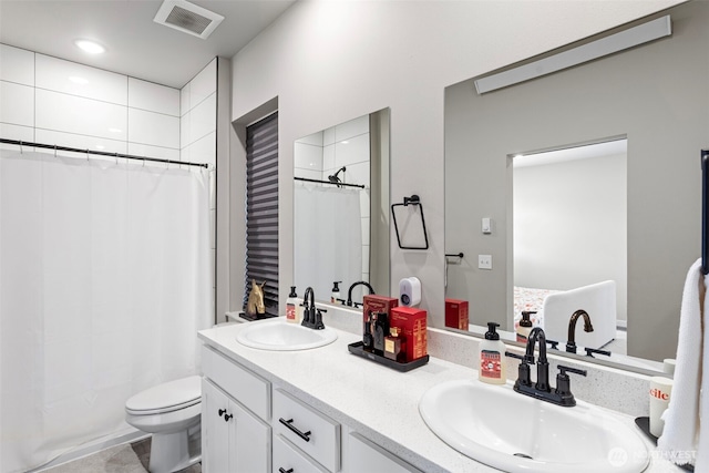 1575 Kingsley Ave, Blaine, WA 98230 - full bath with double vanity and shower / bath combo with shower curtain