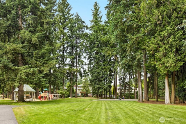 18223 NE 95th Way Unit 102, Redmond, WA 98052 - view of grassy yard featuring a gazebo