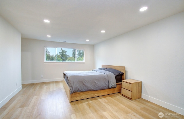1611 NE 113th St Unit 421, Vancouver, WA 98686 - bedroom featuring light wood-type flooring and recessed lighting