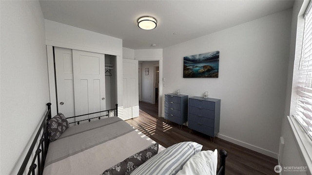 890 Magellan Ave NE Unit 3, Ocean Shores, WA 98569 - bedroom featuring dark wood-style floors and a closet